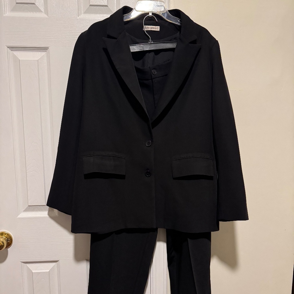 Black plus size Power suit! Size 16/18